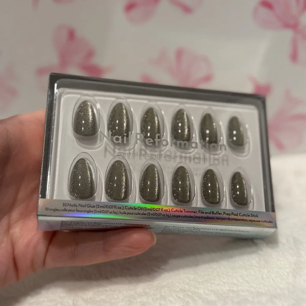 Nail Reformation Confidence at Your Fingertips 32 Piece‎ Press On Nails Glitter